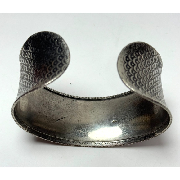 Vintage Dragon Fish Scale Embossed Silver Tone Concave Wide Cuff Bracelet Unique - Picture 6 of 6